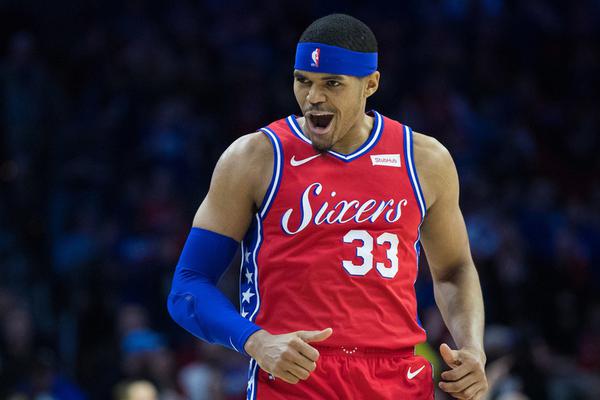 庫明加本季在老鷹場均21.3分7.7板&命中率67% 在勇士12.1分5.9板