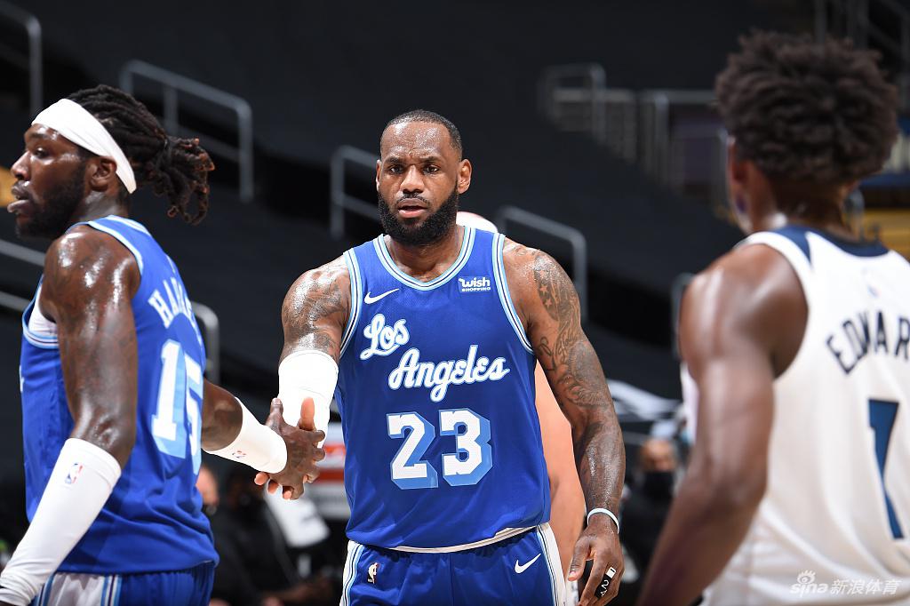 得分生涯新高！科（kē）塔翻（fān）江倒（dǎo）海14中10砍27分17板3帽 其中10前板