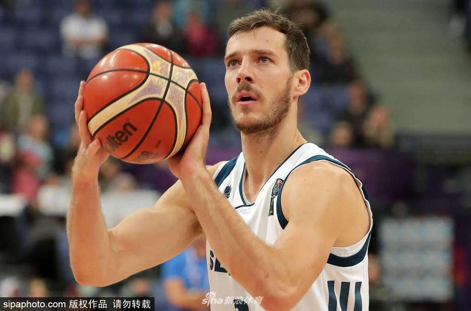 福法納：羅塞尼爾為球隊注入了新精神，現在妖精视频APP下载踢（tī）得更（gèng）有侵略性（xìng）