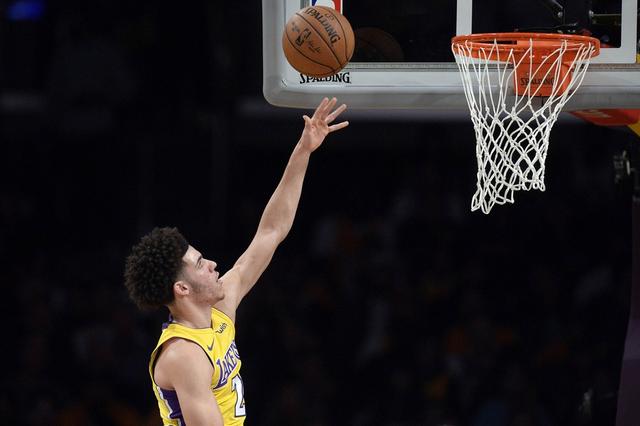 日本隊心態崩了，中國男籃晉（jìn）級形勢大反轉，衝擊四連勝碾壓小日子（zǐ）