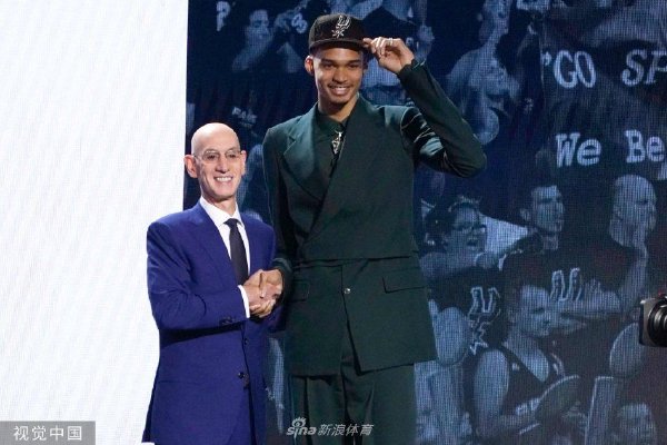 托哈：奧薩爾第三節無處不在（zài） 他把我（wǒ）們（men）的精氣（qì）神徹底帶起來了（le）