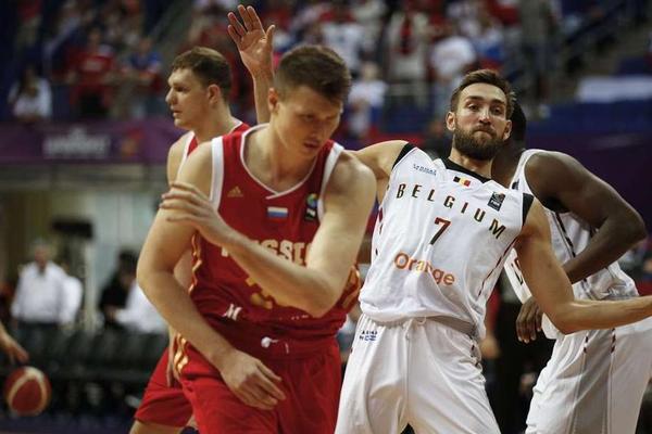 全世界都被特朗（lǎng）普耍了？打擊伊朗隻是幌子，真實目的終於浮（fú）出水麵