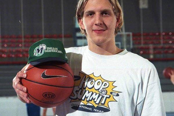 臉被打腫一個月前TA曝出紅軍有（yǒu）意維爾茨，評論區全是嘲諷