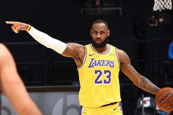 卡裏克：芒特已經越來越接（jiē）近複出了，德裏赫特則（zé）稍微要遲一些