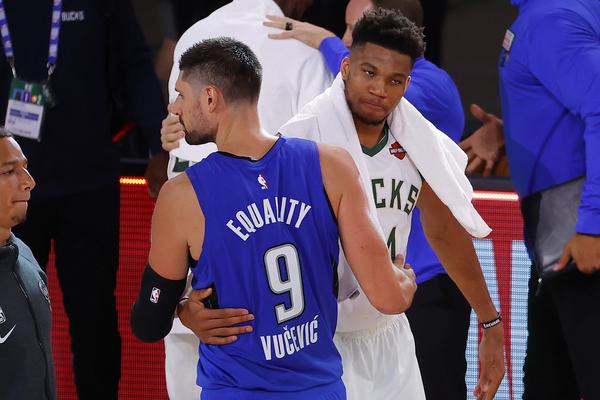 03月11日 歐冠1/8決賽 紐卡斯爾（ěr）聯vs巴（bā）塞羅（luó）那 全場錄像回放