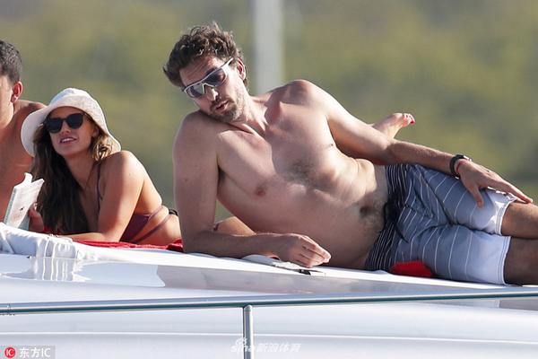 晚上7點，國際籃聯罕見改口：向中（zhōng）國男籃致歉，隻字不提處罰裁判