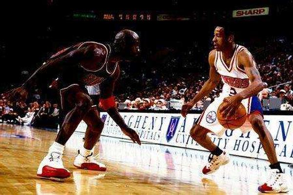 卡裏克：芒特已經越（yuè）來越接近複出了，德裏赫特則稍微（wēi）要遲一些