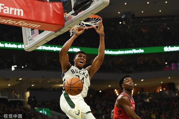 很頑強！詹姆斯傳球被斷 威少反擊上籃追到10分分（fèn）差