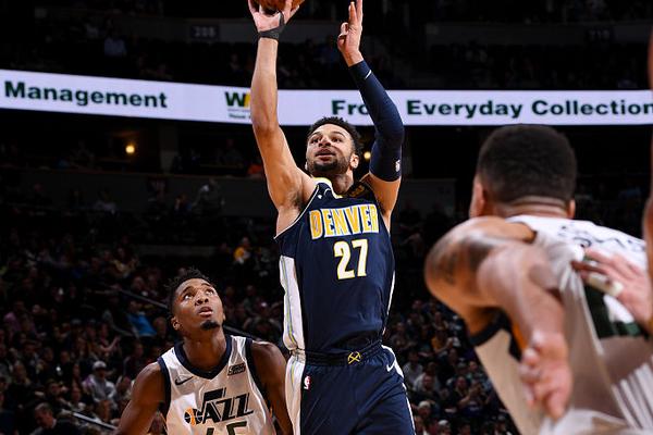 戰舊主！半場（chǎng）威少10中5拿到12分3助 蒙克5中2貢獻7分