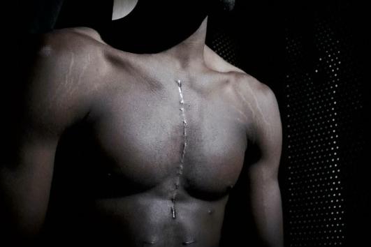 兩會還沒結束，央媒對霍啟剛稱呼變了，四字之差釋放兩大強（qiáng）烈信號