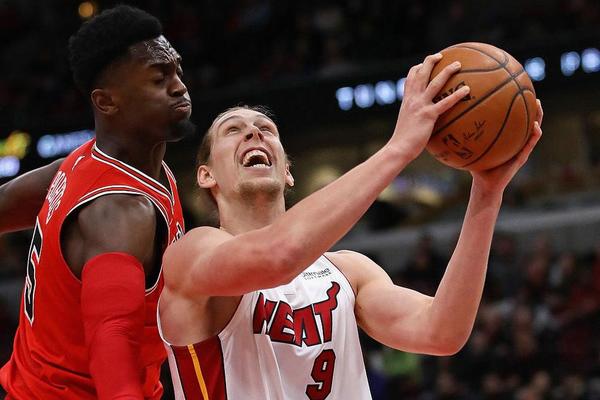 穩定發（fā）揮！傑倫·布朗出戰37分鍾（zhōng）17中9砍27+8+8 5失誤瑕（xiá）不掩瑜