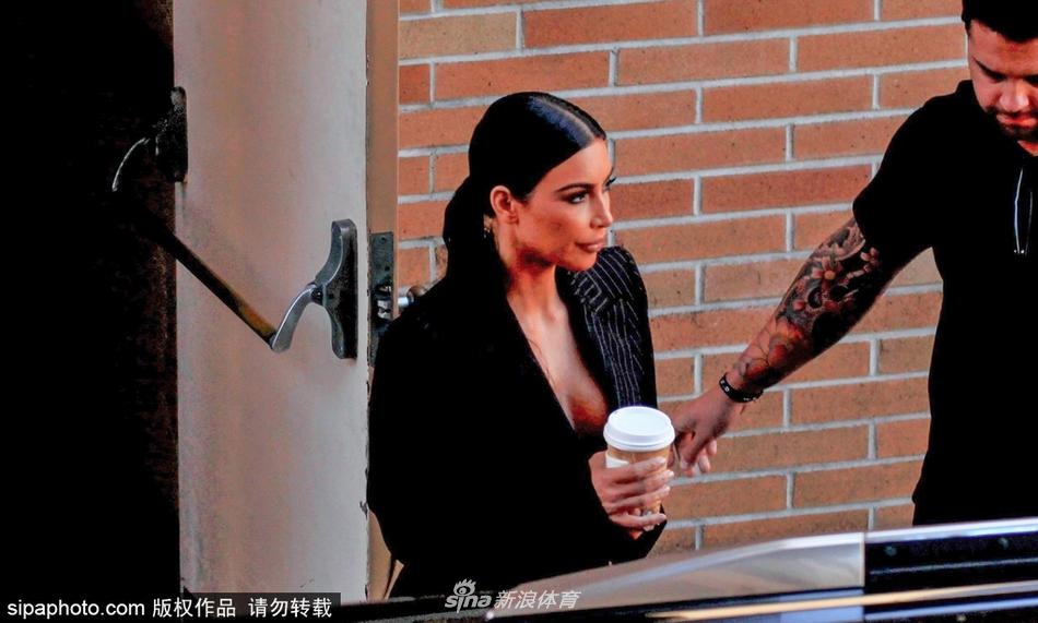 傑克（kè）·保羅化身（shēn）寵妻狂魔！未（wèi）婚妻冬奧奪金，反手（shǒu）送40萬鎊豪車