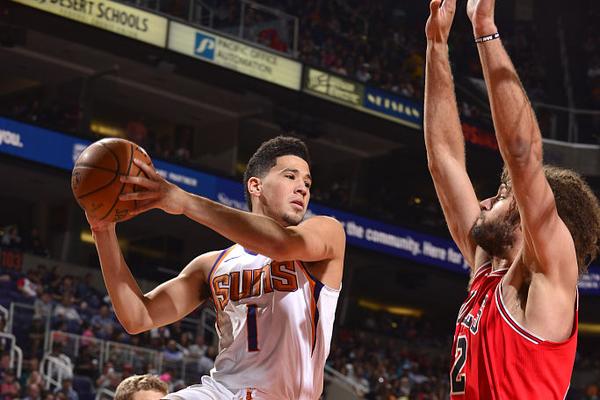 望無礙！拚搶時（shí）克裏斯·鄧恩被馬特（tè）科維奇打到頭（tóu）部 回更衣（yī）室了