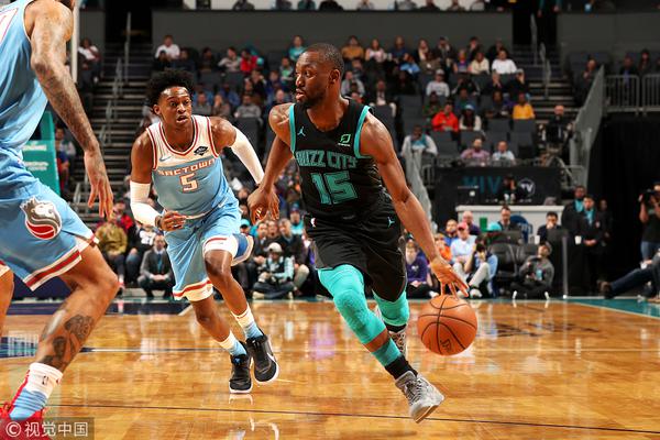 不是黃曉明！也（yě）不是（shì）馬雲（yún）！如今替趙薇收（shōu）拾爛攤子的，是（shì）這個（gè）男（nán）人