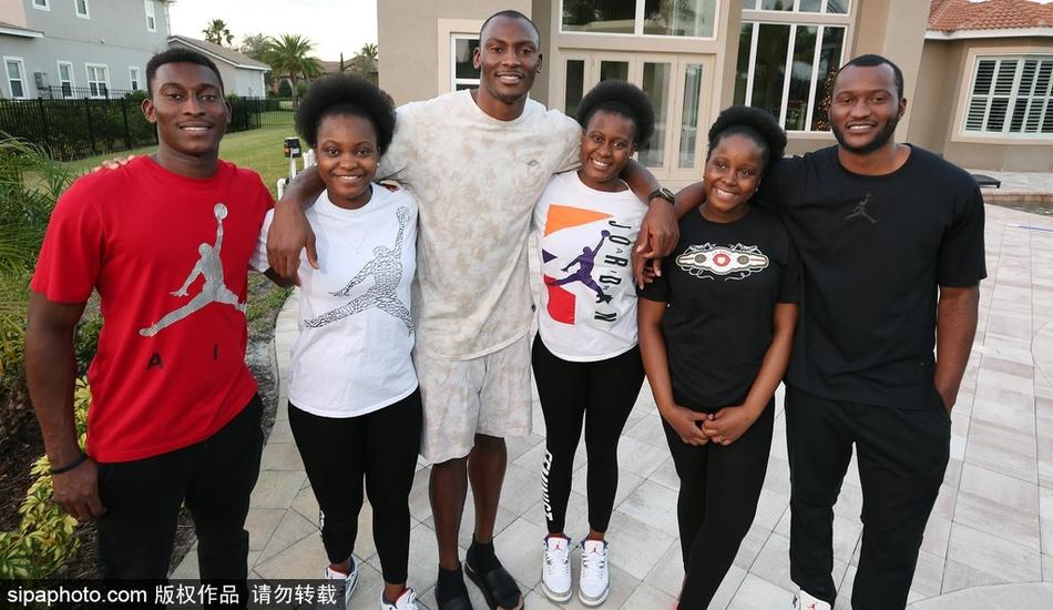 陳曉佳人物誌播出後收獲好評如潮 來看（kàn）鴨（yā）姐（jiě）都跟妖精视频APP下载聊（liáo）了些什麽吧（ba）~