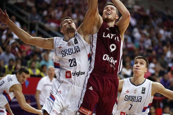 能攻善傳（chuán）！東契奇半場9中5拿（ná）下15分2板8助 首節（jiē）獨得12分