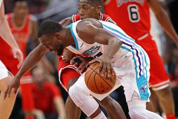 體壇午爆｜中（zhōng）國男籃取得世（shì）預賽首勝，歐聯杯16強（qiáng）出爐今（jīn）晚抽簽