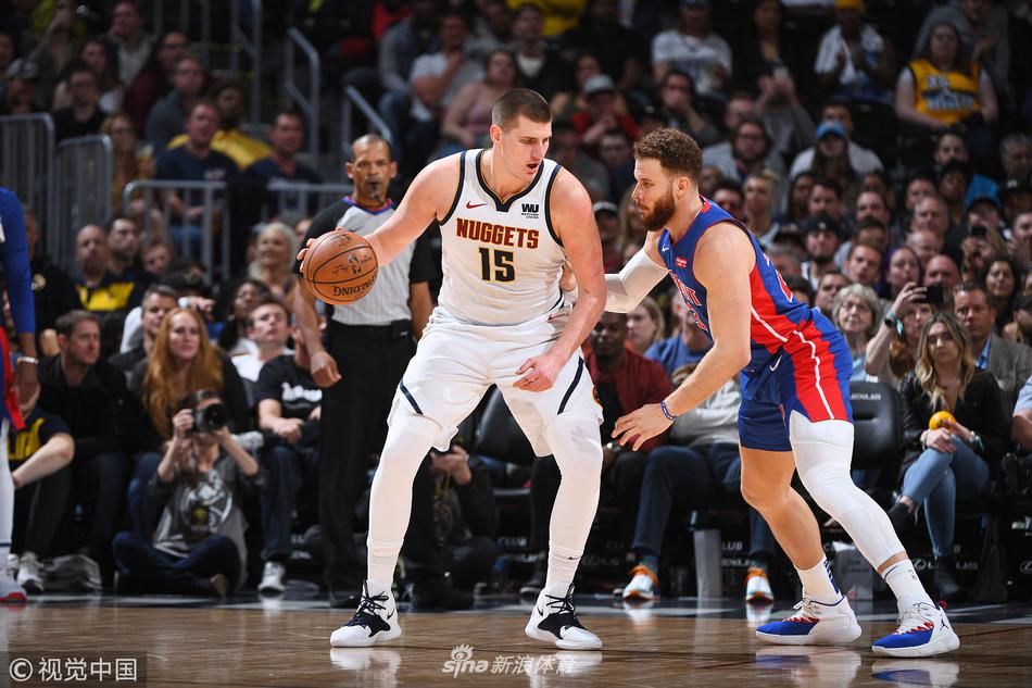 主（zhǔ）持人：湖人全隊（duì）都太在意判罰了 落後22分JJ還糾結一（yī）回合的判罰