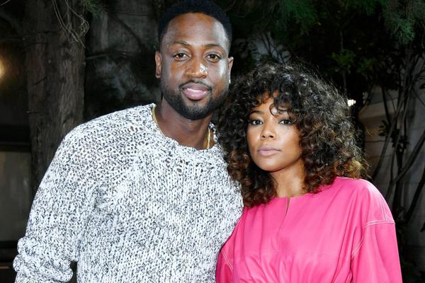 望無大礙！科林斯助攻尼德豪澤暴扣 但自己手臂被（bèi）撞傷痛苦倒地