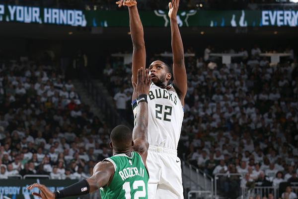 伊朗發行（háng）麵值1000萬裏亞爾的紙幣，這是該國曆史上麵值（zhí）最大的鈔票