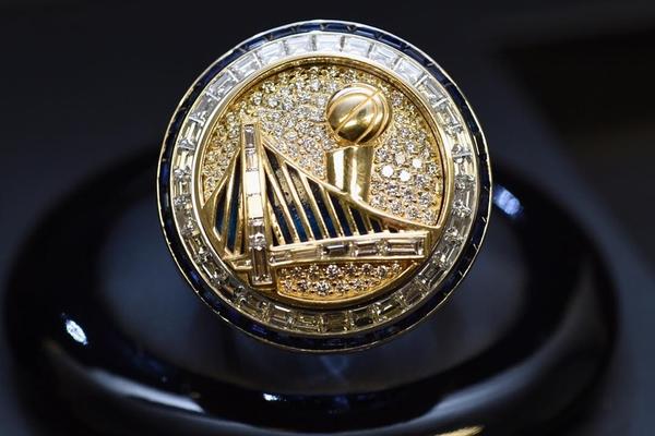 湖人過去兩場分別贏24分和28分 自（zì）26年以（yǐ）來首次連（lián）續兩場贏兩位數