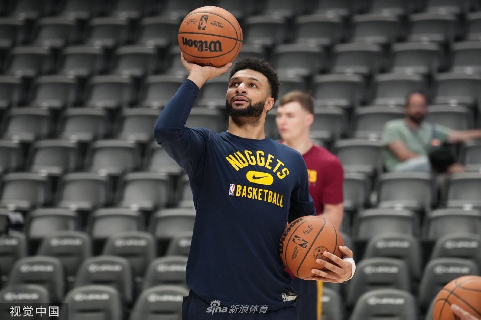 望無礙！拚搶時克裏斯·鄧恩被（bèi）馬（mǎ）特科維奇打到頭部（bù） 回更衣室（shì）了