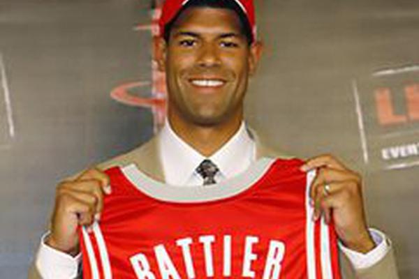 體壇午爆｜中國男籃取得（dé）世預賽首勝，歐聯杯16強出爐今晚抽簽