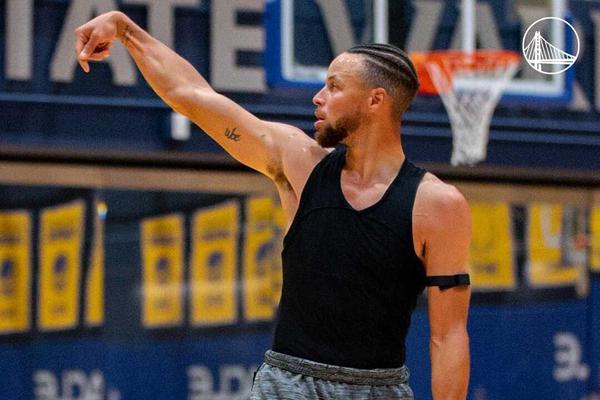 臉都不要了！FIBA官方袒護日本（běn），稱中國男籃偷走勝利 ，評論翻車