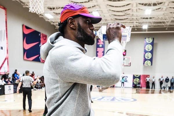 talkSPORT主持（chí）人：克洛普應該很（hěn）想（xiǎng）執教曼聯，58歲不（bú）當教練太浪費