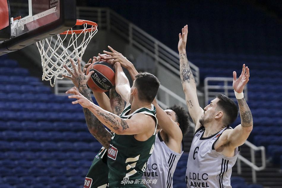 不是黃（huáng）曉明！也不是（shì）馬雲！如今替趙薇收拾（shí）爛攤子的，是這（zhè）個男人（rén）