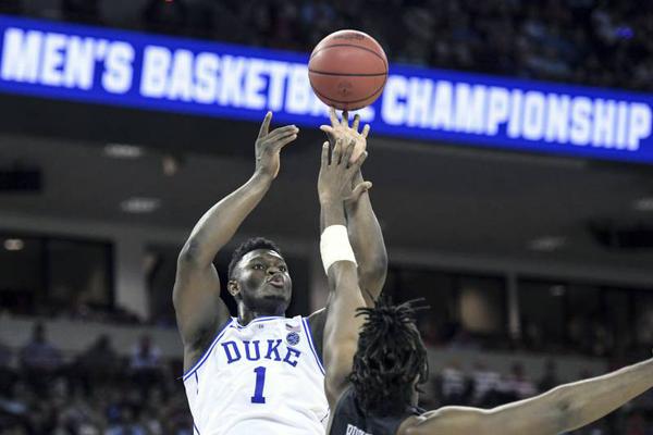 巴克利（lì）：庫（kù）裏克萊毀了NBA 現在每個人（rén）都自認是水（shuǐ）花&能隨便扔3分