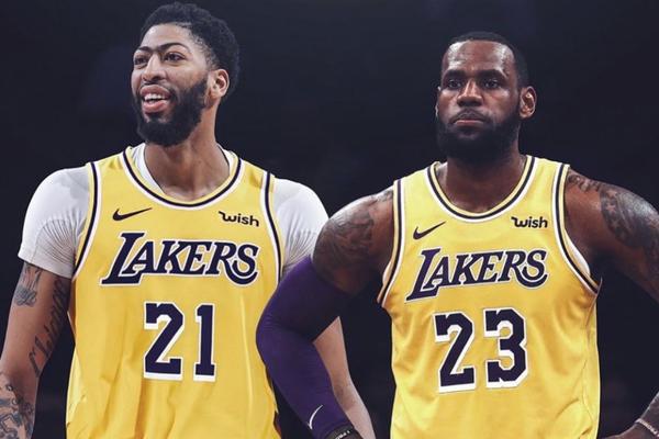 我還能打（dǎ）得很！周鵬替補（bǔ）26分鍾 12中5砍下13分6板2助2斷2帽！