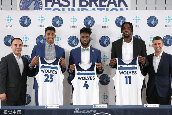 埃奇（qí）庫姆新秀賽季4次單場至（zhì）少20分+5三分 76人隊史第二僅次艾弗（fú）森