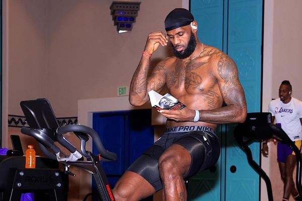 這就是公開辱華的（de）後果！取消冠（guàn）軍頭銜隻是（shì）開始，職（zhí）業生涯也全毀了