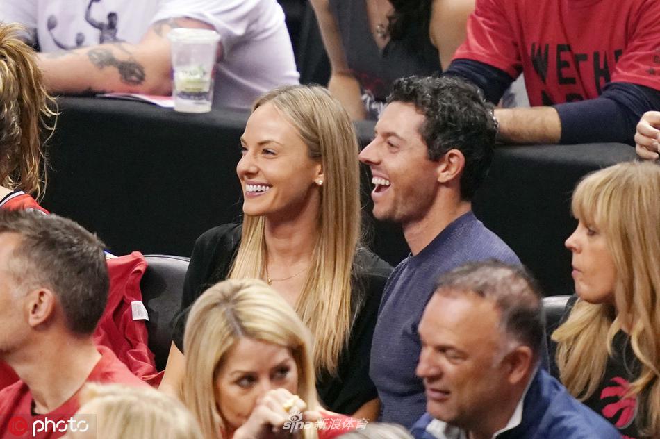 因膝傷此次未（wèi）出戰？賀希寧社媒回複胡（hú）明軒：膝蓋快點好起來