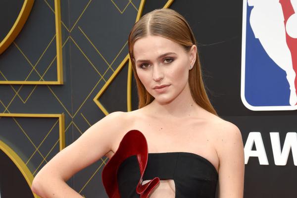 博主：新（xīn）賽季中超有10名裁判員和助（zhù）理裁（cái）判員退役，包括邢琦、劉威