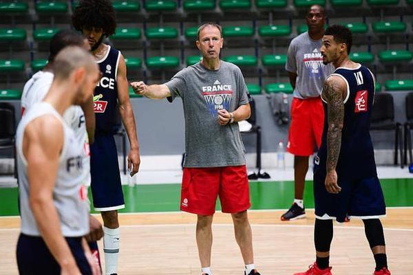 好消息！山東男籃新外援（yuán）終（zhōng）於（yú）要來了，邱彪給出時間表，這下放心了