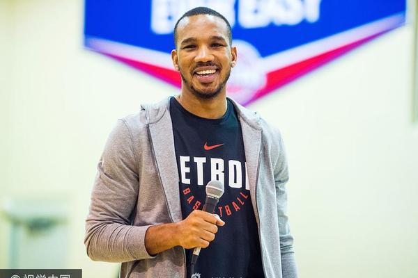 東（dōng）契奇罰球時 威少對其喊“籃球不會撒（sā）謊”&隨（suí）後被吹T