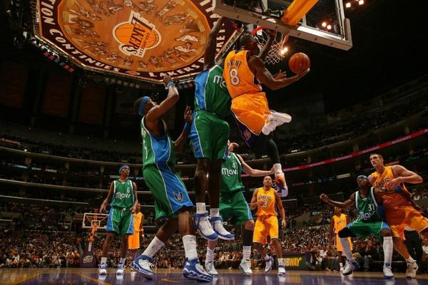 03月17日 意甲第29輪 克雷（léi）莫內塞vs佛羅倫薩 全場錄像回放（fàng）