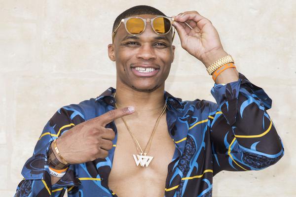 徐靜雨：趙繼偉超遠（yuǎn）三分點位像庫裏 中國隊三分命中率45%你還要啥