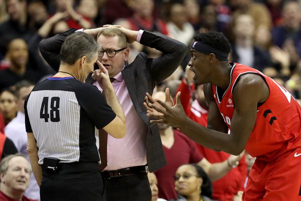 曾令旭：東契奇最近（jìn）風評（píng）一般 你抱怨裁判時得防守 要不人（rén）家（jiā）五打四