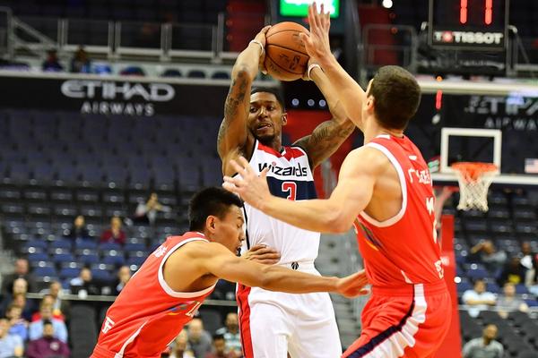 穿針引線！東契奇送妙傳 肯納德空位三分一箭穿心