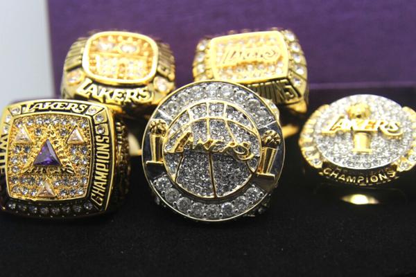 “一人一城”！貝拉爾迪13年曾加盟尤文，但至今隻為薩索洛出過場