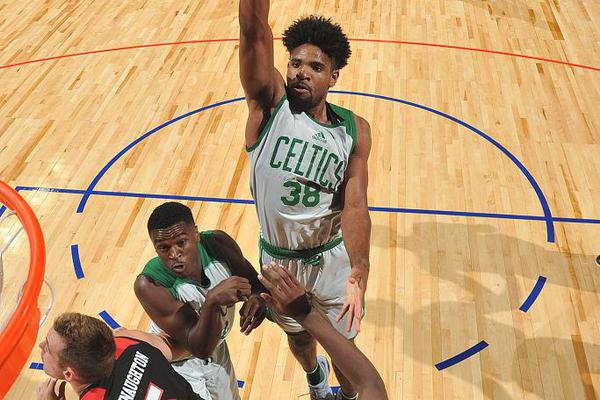 震耳欲聾！皇馬主場平赫羅（luó）納，哨響後伯納烏球迷爆（bào）發噓（xū）聲表達不滿