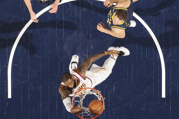 西甲複古（gǔ）球衣“顏值天花板”評選（xuǎn），巴薩複古球衣以絕對優勢登頂（dǐng）