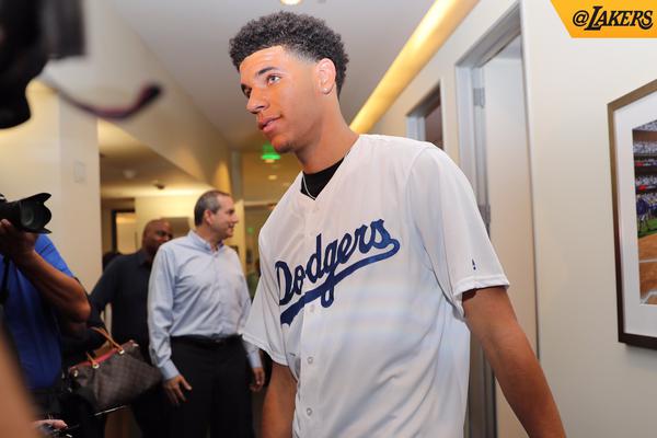 每體：巴薩不會與皇馬競爭施（shī）洛特貝克（kè），他們正致力於簽下巴斯托尼